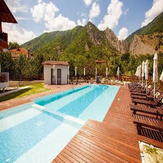 Irenes Resort Káto Loutrákion Exterior foto